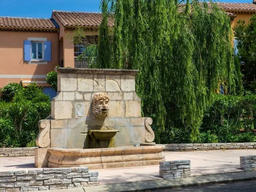 Cozy holiday home 7p in holiday park with large swimming pool in Arles, wifi, air conditioning