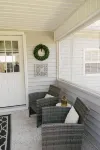 Sunset Farmhouse: A Serene Retreat with Panoramic Views and Relaxing Porch