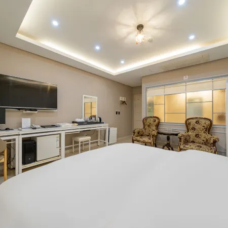 Cygnus Hotel