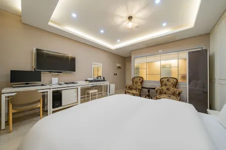 Cygnus Hotel Отели рядом с достопримечательностью «Хёнчхунса»