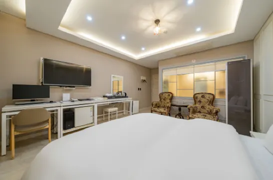 Cygnus Hotel