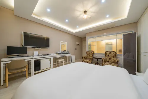 Cygnus Hotel