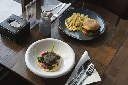 Nomads Homestay Sriracha Отели рядом с достопримечательностью «Sriracha Beach»