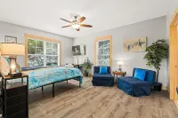 Serenity - Mtn Views - Hot Tub - Nature - Escape Hotels in Massanutten