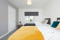 2 Bed Derby House- Parking - Rolls Royce - Apartments