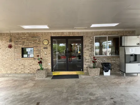 Glen Rose Inn and Suites