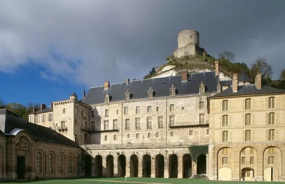 芒特拉若利宜必思快捷酒店