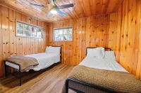 Blue Skies- Modern Cabin Near Slopes w Fireplace