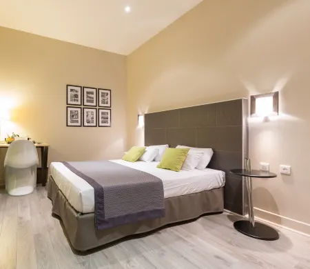 Hôtel Amirauté Отели рядом с достопримечательностью «National Navy Museum of Toulon»