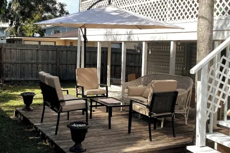 Cozy Retreat Near Crooked Lake with Gym, Games & Deck Views Отели в г. Бэбсон-Парк