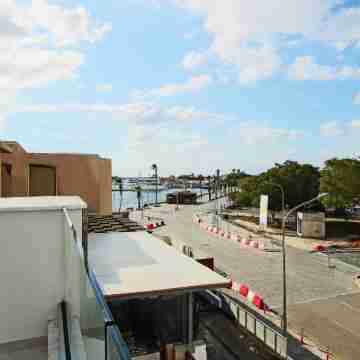 Phaedrus Living: Seaside Executive Flat Harbour 205 Others