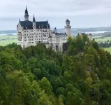 Astara- complete house in prime location with private garden Hotel dekat Neuschwanstein Castle