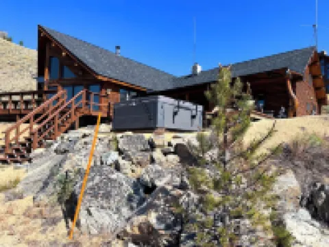 Stanley House - Hillside Cabin with Panoramic Views of the Sawtooth Mountains Hotels in Custer County