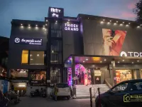Hotel Tridev Grand Отели рядом с достопримечательностью «Храм Дурга»