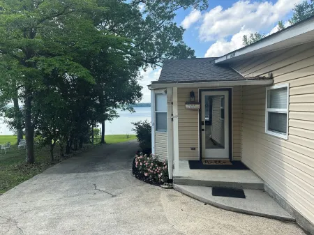 Logan Martin Lake- 3/2 waterfront home with breathtaking views and calm waters