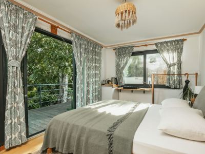 Mona Glamping Caravan Suites