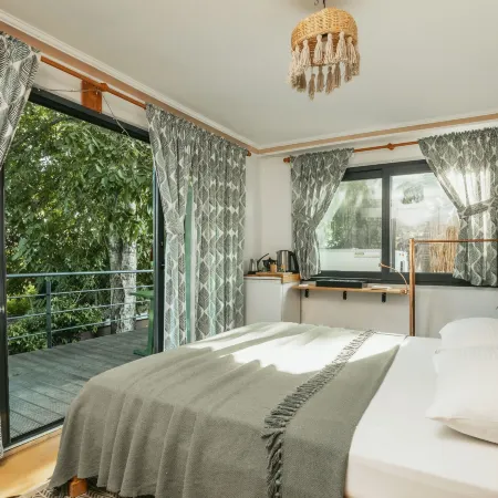 Mona Glamping Caravan Suites