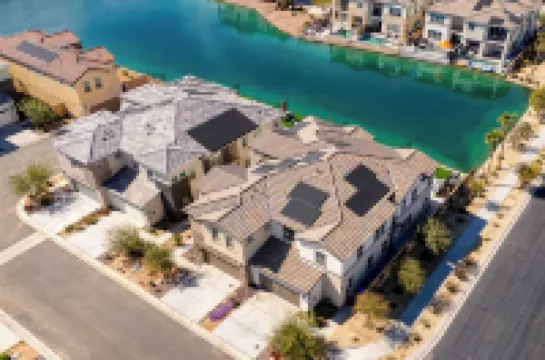 Lakefront w Private Pool Great for Festival Season Lago Luxe by AvantStay