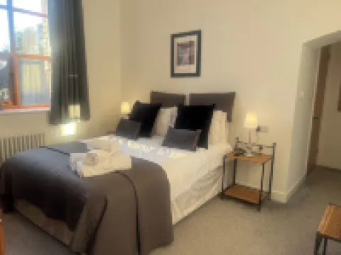 Barnstaple - Apartment - Sleeps 2 - Parking