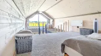 Domek Freedom Sun & Snow with Sauna and Jacuzzi Hotels in Gmina Wolin
