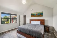 2340 Grand Oaks Ln 2 Bedroom Home by RedAwning