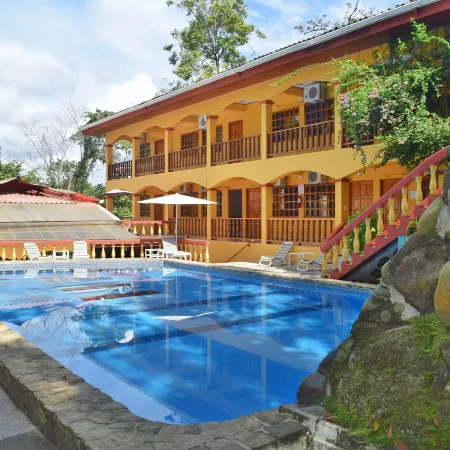 Hotel Tres Banderas