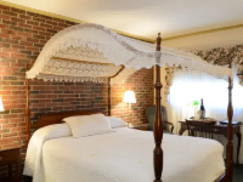 Lamies Inn & the Old Salt Tavern Hotels in Hampton