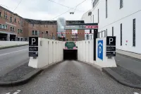 Cabinn Aalborg - parking