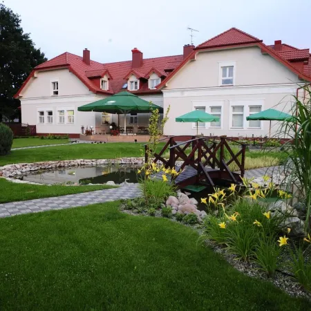Hotel Złote Dęby Отели рядом с достопримечательностью «Бялолека»
