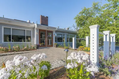 Rockport Inn and Suites Hotels in 