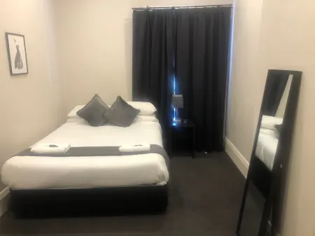Wentworth Hotel Отели в г. Lidcombe