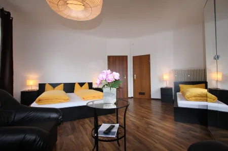 Stadthotel Kleiner Berg Отели в г. Фридрихсхафен