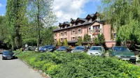 Hotel Diament Vacanza Katowice - Siemianowice - 駐車場