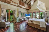 Luxury Villa with Beachfront Eden Roc Các khách sạn ở 