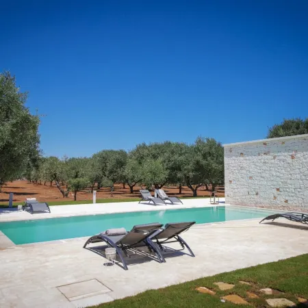 TD Villa Ricchiari Traditional Villa with Designer Pool