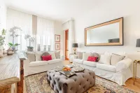 Graziella, Luxury Apartment 2 Bedrooms, Terrace and Private Parking Downtown Lucca