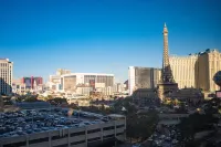 Stay Together on the Strip - 6 Comfy Beds w/View!
