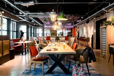 Moxy the Hague Отели рядом со станцией Центральная железнодорожная станция Гааг