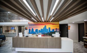 La Quinta Inn & Suites by Wyndham Dallas I-35 Walnut Hill Ln