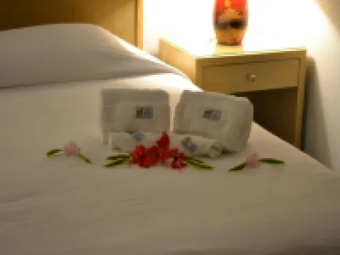 ウエスト プラザ ホテル デセケル