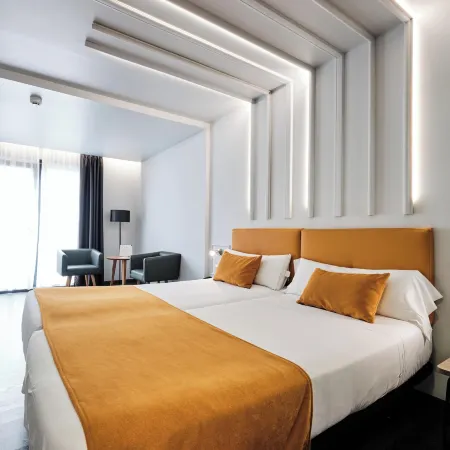 Hotel Lux Santiago Отели рядом с достопримечательностью «Praza da Quintana»