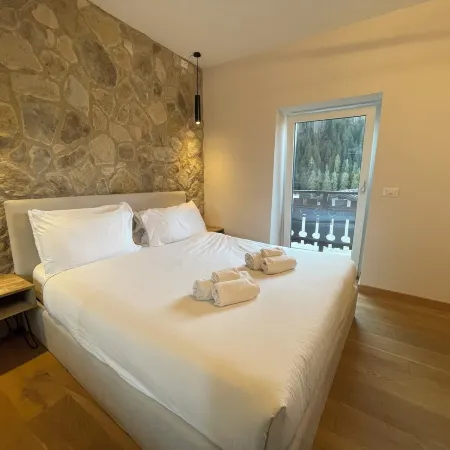 SnowLake Suite & Apartment