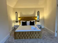 3 Bed - Sleeps 7 - Free Parking - Central Location Hotels in Giffnock