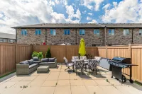 Globalstay. Waterfront 5Br Townhouse. Private Hot Tub, Gym, Sauna