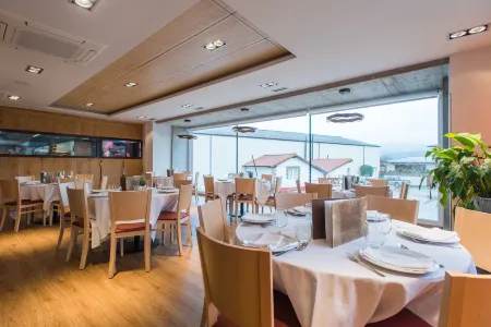 Hotel Los Pasiegos Отели в г. Оснайо