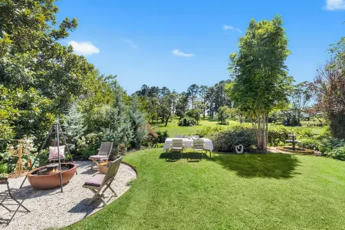 European-Inspired Country Home Walking Distance to Bundanoon Village Hotels in Bundanoon