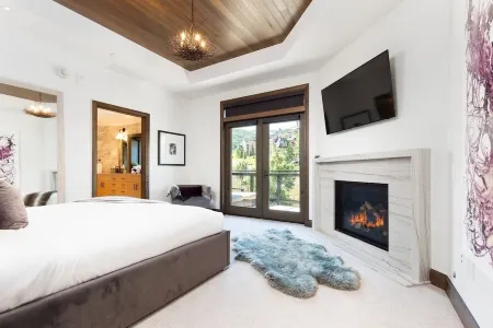 The Ultimate Ski-in/Ski-Out Luxury Penthouse Retreat in Snowmass Base Village!