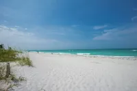 Gulf side condo be on the beach in minutes!