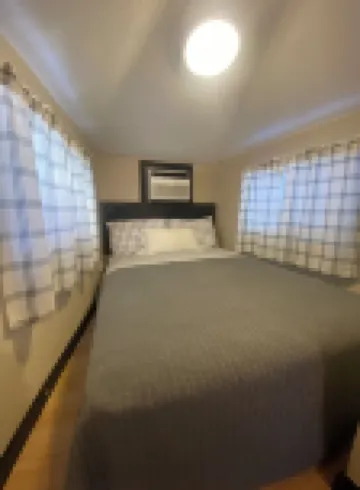 Tiny House Cottage On The Lake