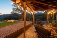 STUNNING VIEWS, CRISP IMMACULATE MOUNTAIN TOP HOME WITH HOT TUB Hotels near Slick Rock Recreation Area